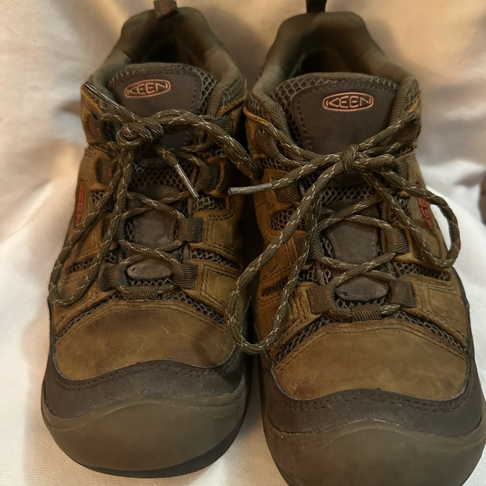 KEEN Men’s 8.5 Brown Leather Hiking Trail Shoes Waterproof Outdoor Comfort 10267